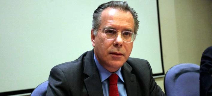 Αιχμές Κουμουτσάκου: Σε τρεις μέρες οδύνης η μόνη στιβαρή απόφαση της κυβέρνησης είναι το… εμπάργκο στον ΣKAΪ